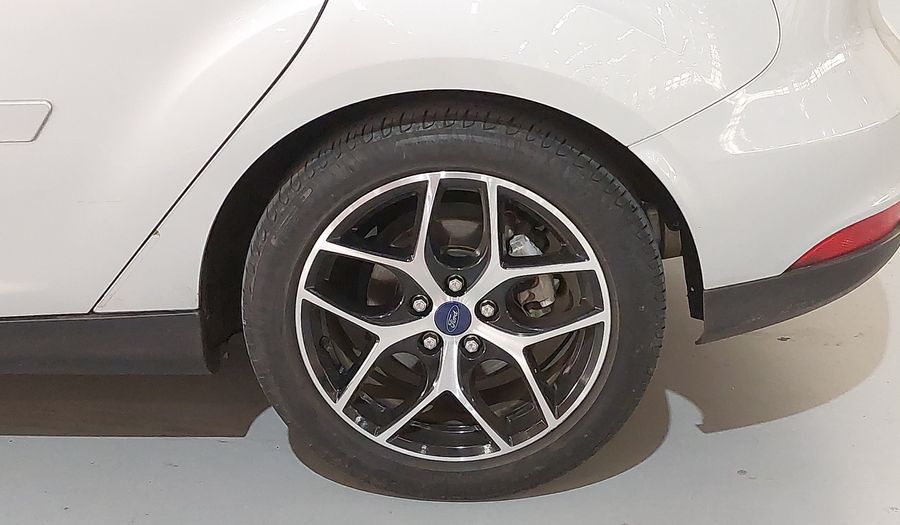 Ford Focus TITANIUM Hatchback 2016