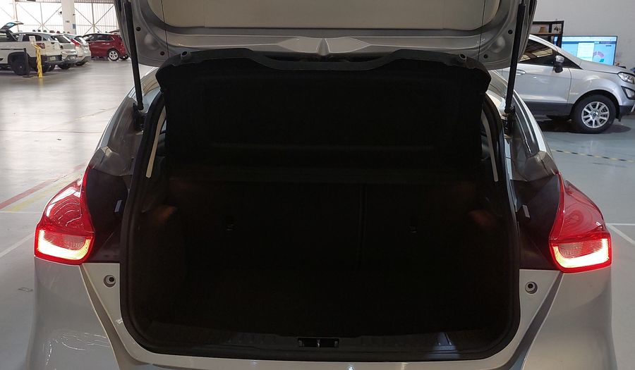 Ford Focus TITANIUM Hatchback 2016