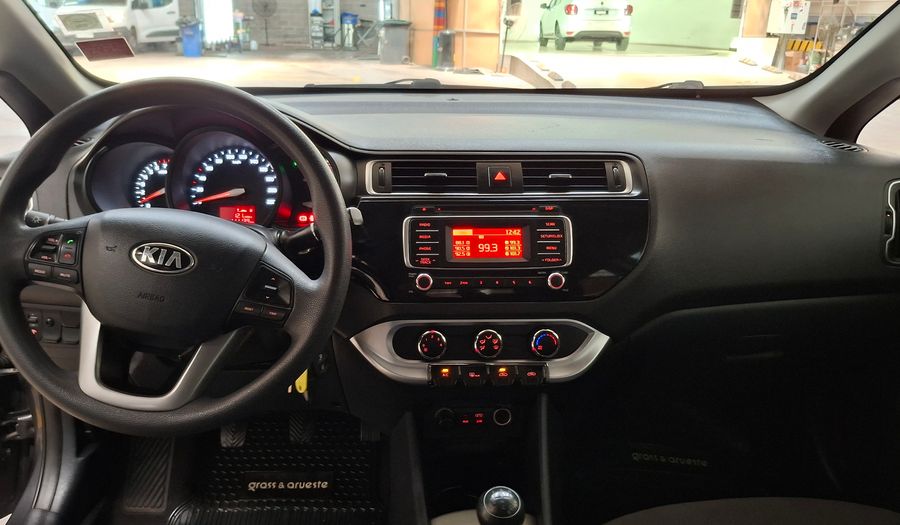 Kia Rio 4 1.2 EX Sedan 2016