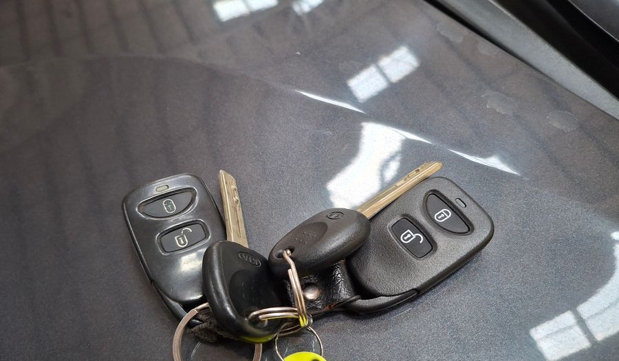 Kia Rio 4 1.2 EX Sedan 2016