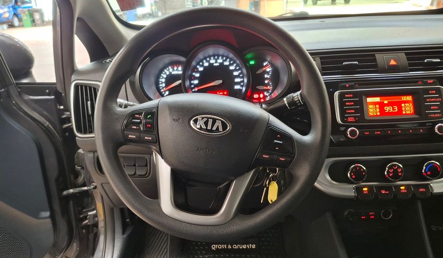 Kia Rio 4 1.2 EX Sedan 2016