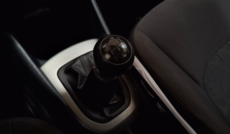 Kia Rio 4 1.2 EX Sedan 2016