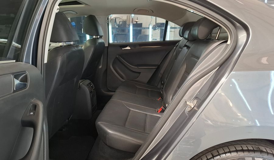 Volkswagen Vento 2.5 LUXURY TIPTRONIC Sedan 2016