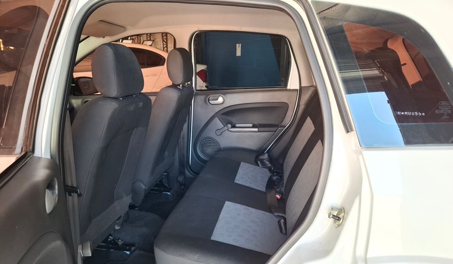 Ford Fiesta 1.6 AMBIENTE PLUS Hatchback 2013