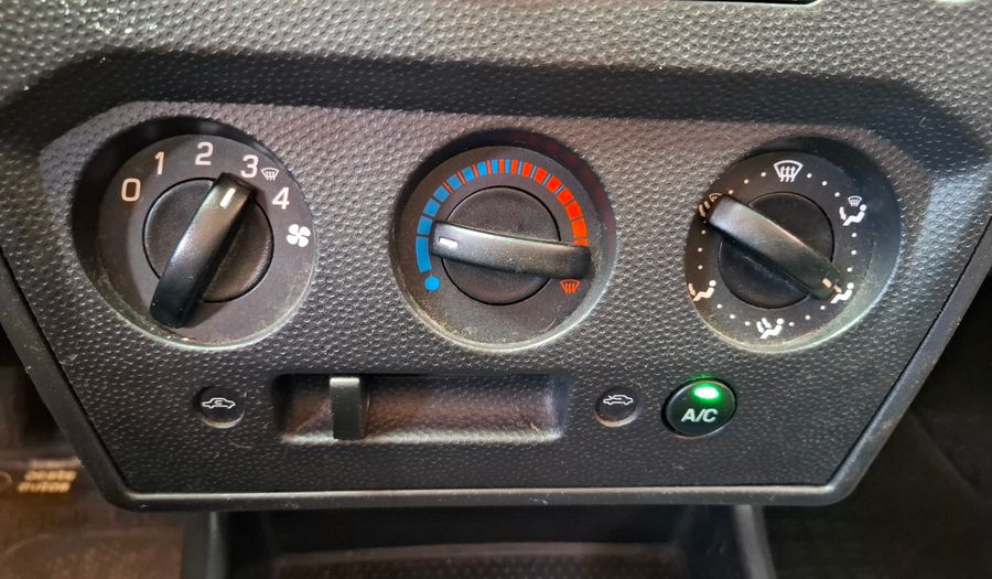 Ford Fiesta 1.6 AMBIENTE PLUS Hatchback 2013