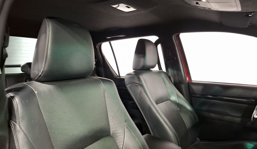 Toyota Hilux 2.8 DOBLE CABINA DSL AT PLATINUM ROJO Pickup 2019