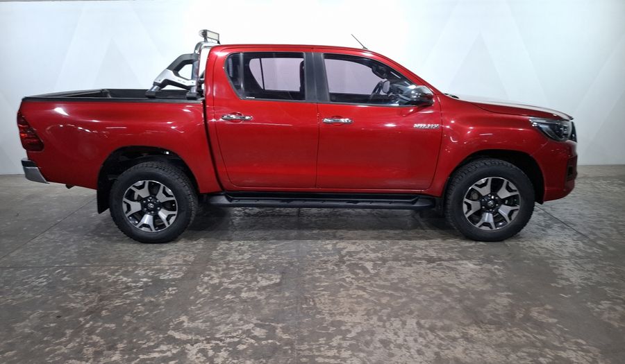 Toyota Hilux 2.8 DOBLE CABINA DSL AT PLATINUM ROJO Pickup 2019