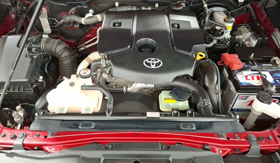 Toyota Hilux 2.8 DOBLE CABINA DSL AT PLATINUM ROJO Pickup 2019