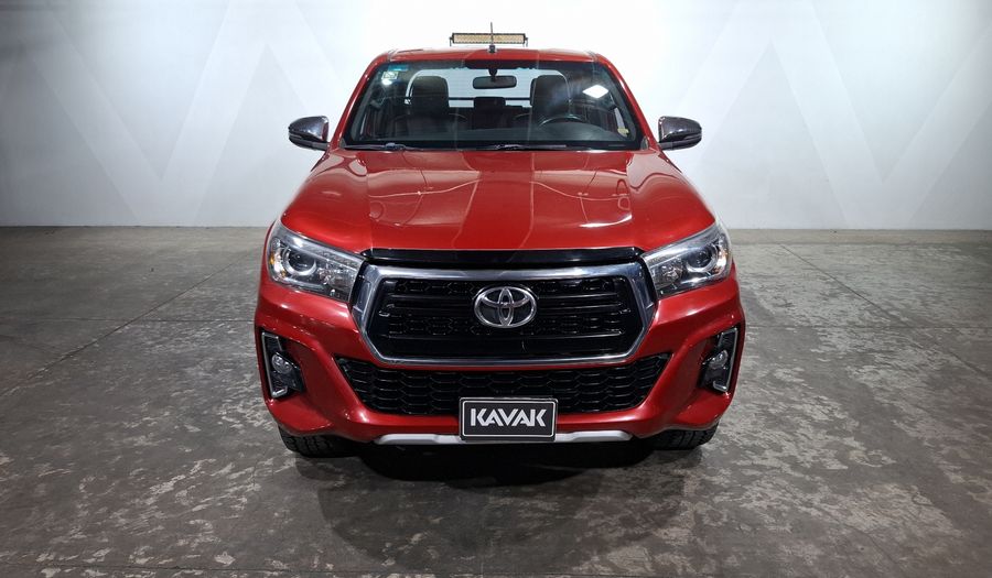 Toyota Hilux 2.8 DOBLE CABINA DSL AT PLATINUM ROJO Pickup 2019