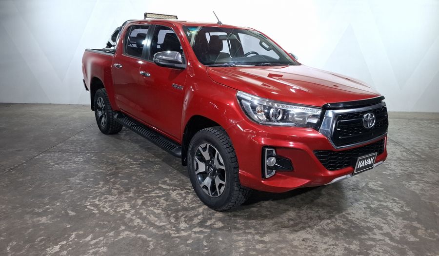 Toyota Hilux 2.8 DOBLE CABINA DSL AT PLATINUM ROJO Pickup 2019