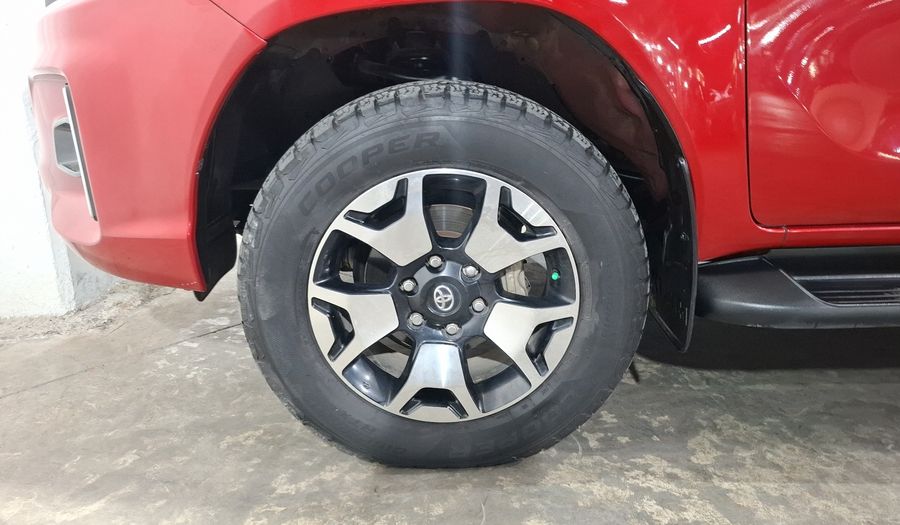Toyota Hilux 2.8 DOBLE CABINA DSL AT PLATINUM ROJO Pickup 2019