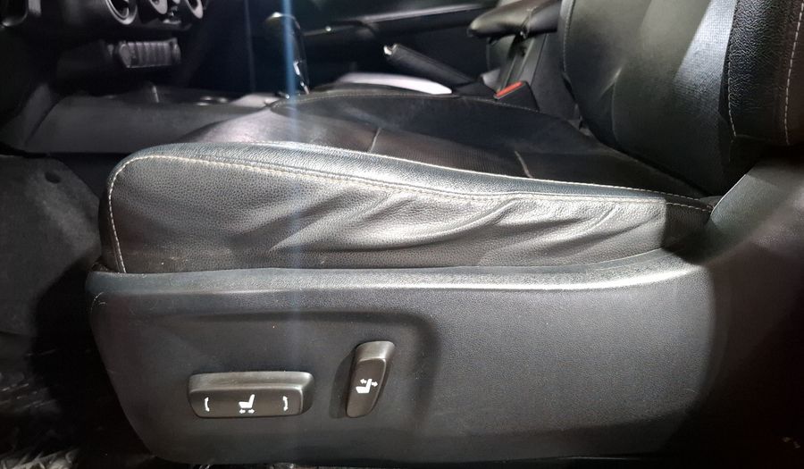 Toyota Hilux 2.8 DOBLE CABINA DSL AT PLATINUM ROJO Pickup 2019