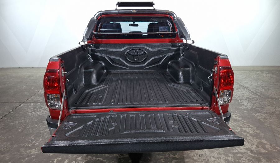 Toyota Hilux 2.8 DOBLE CABINA DSL AT PLATINUM ROJO Pickup 2019
