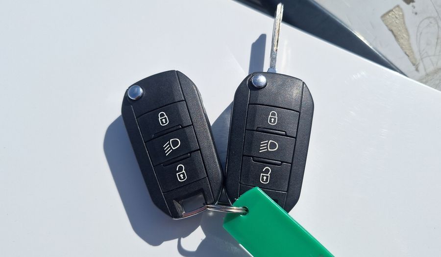 Peugeot 208 1.2 PURETECH 82 HP SIGNATURE Hatchback 2019