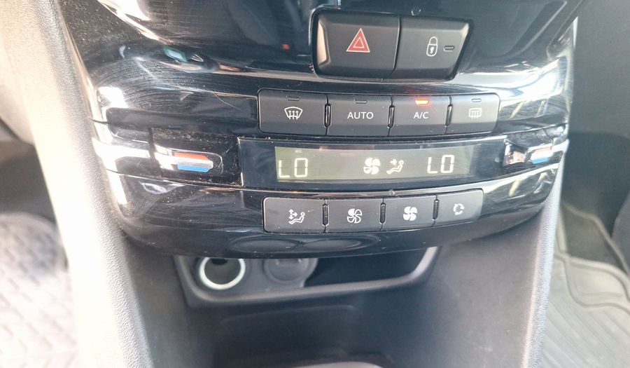 Peugeot 208 1.2 PURETECH 82 HP SIGNATURE Hatchback 2019