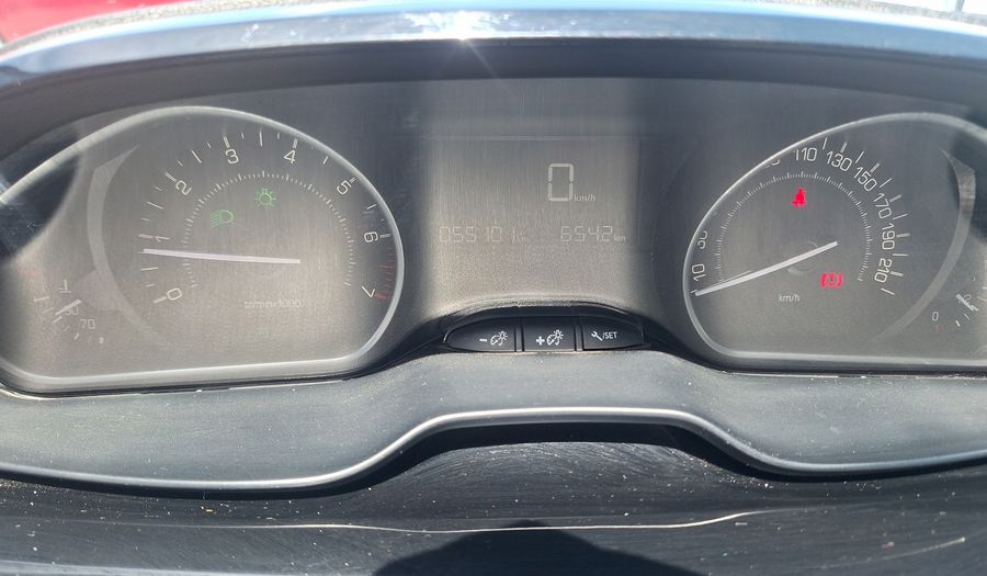 Peugeot 208 1.2 PURETECH 82 HP SIGNATURE Hatchback 2019