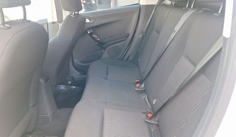 Peugeot 208 1.2 PURETECH 82 HP SIGNATURE Hatchback 2019