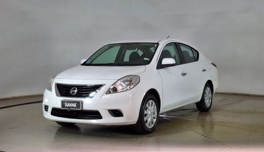 Nissan • Versa