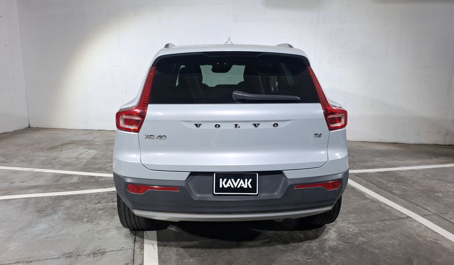 Volvo Xc40 2.0 T4 MOMENTUM AUTO Suv 2021