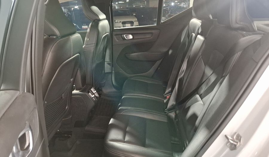 Volvo Xc40 2.0 T4 MOMENTUM AUTO Suv 2021