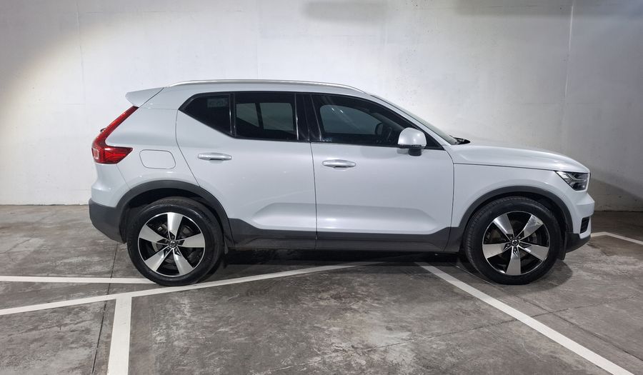 Volvo Xc40 2.0 T4 MOMENTUM AUTO Suv 2021