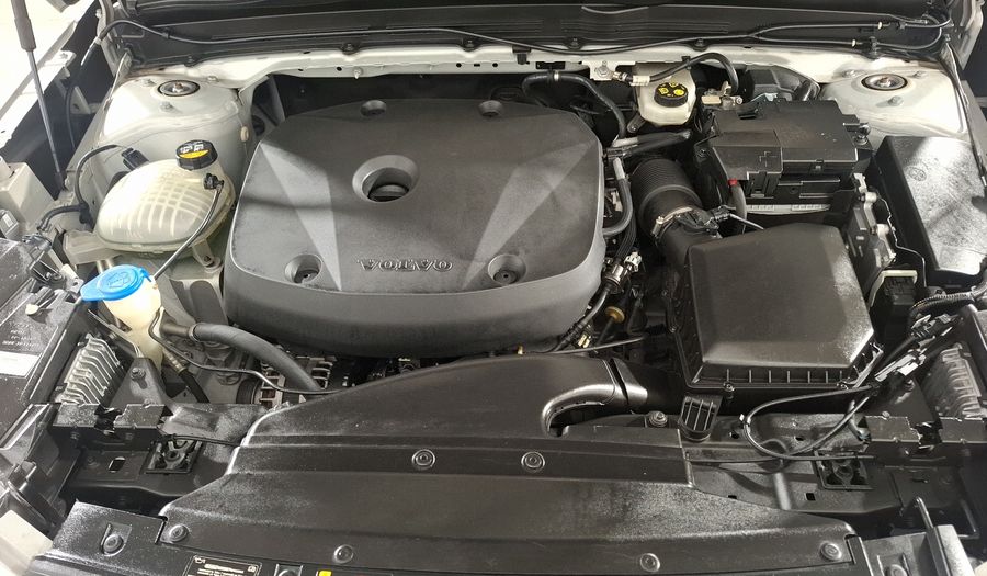 Volvo Xc40 2.0 T4 MOMENTUM AUTO Suv 2021