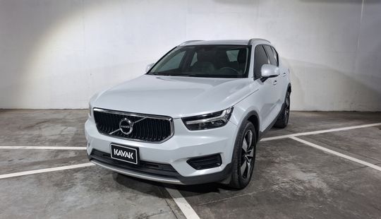 Volvo • XC40
