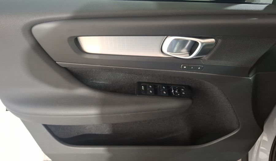 Volvo Xc40 2.0 T4 MOMENTUM AUTO Suv 2021