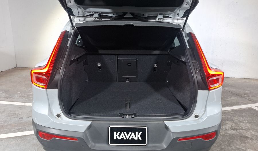 Volvo Xc40 2.0 T4 MOMENTUM AUTO Suv 2021