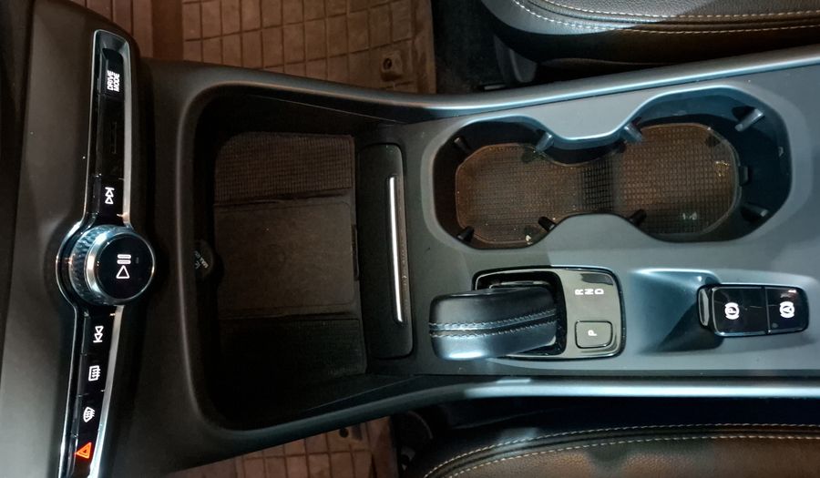 Volvo Xc40 2.0 T4 MOMENTUM AUTO Suv 2021