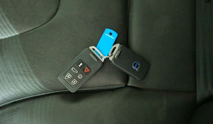 Volvo Xc60 2.4 D5 PLUS AUTO 4WD Suv 2016