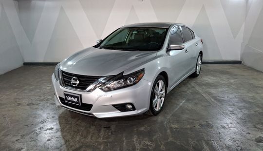Nissan • Altima