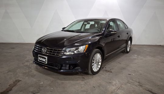 Volkswagen • Passat