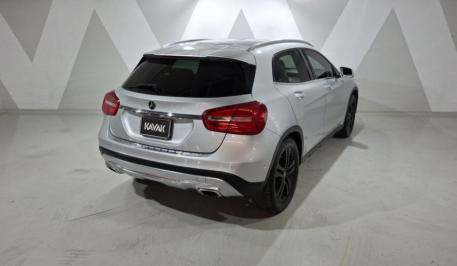 Mercedes Benz Clase Gla 1.6 GLA 200 CGI SPORT Suv 2014
