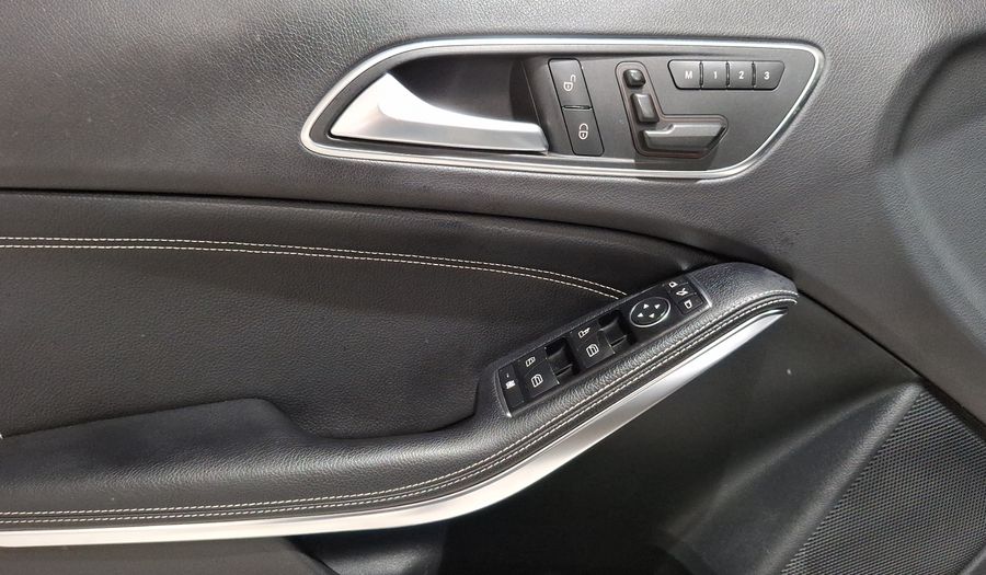 Mercedes Benz Clase Gla 1.6 GLA 200 CGI SPORT Suv 2014