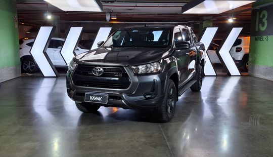 Toyota • Hilux