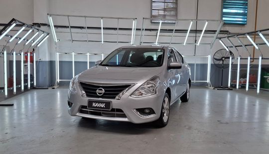 Nissan • Versa
