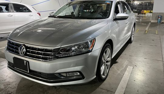 Volkswagen • Passat