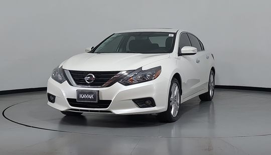 Nissan • Altima