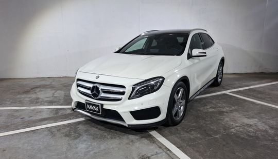 Mercedes Benz • Clase GLA
