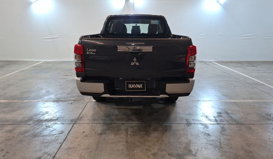 Mitsubishi L200 2.4 GLX GASOLINA Pickup 2024