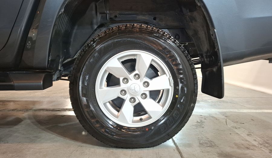 Mitsubishi L200 2.4 GLX GASOLINA Pickup 2024