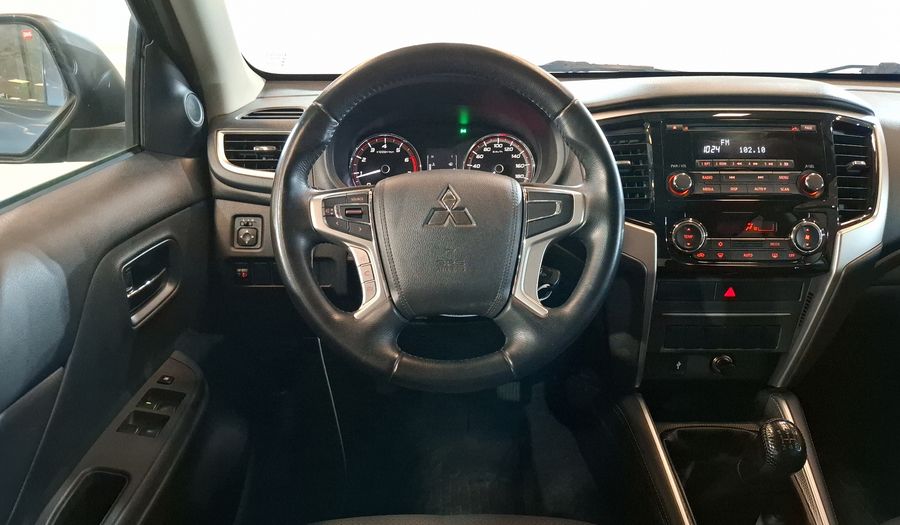 Mitsubishi L200 2.4 GLX GASOLINA Pickup 2024