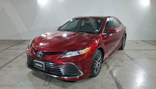 Toyota • Camry