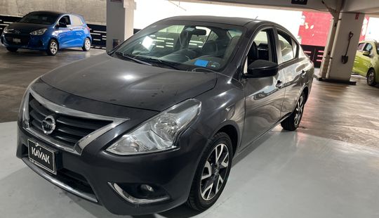 Nissan • Versa