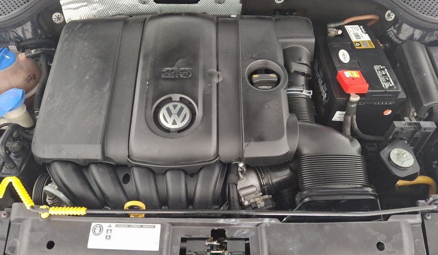 Volkswagen Beetle 2.5 SPORT MT Hatchback 2016