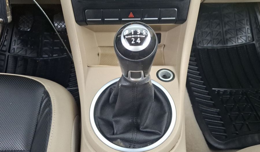 Volkswagen Beetle 2.5 SPORT MT Hatchback 2016