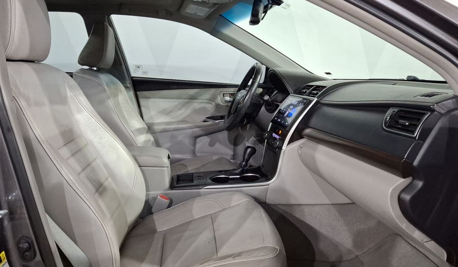 Toyota Camry 2.5 XLE L4 6AT Sedan 2016