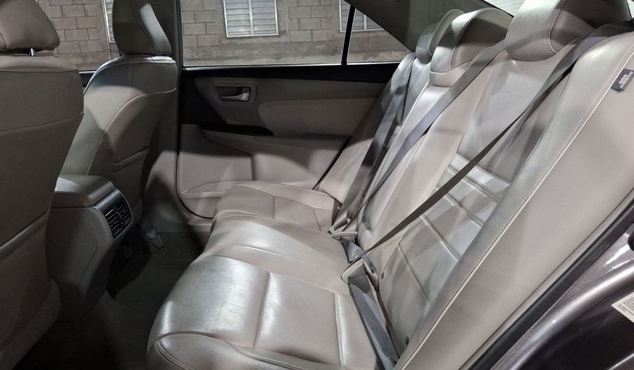 Toyota Camry 2.5 XLE L4 6AT Sedan 2016