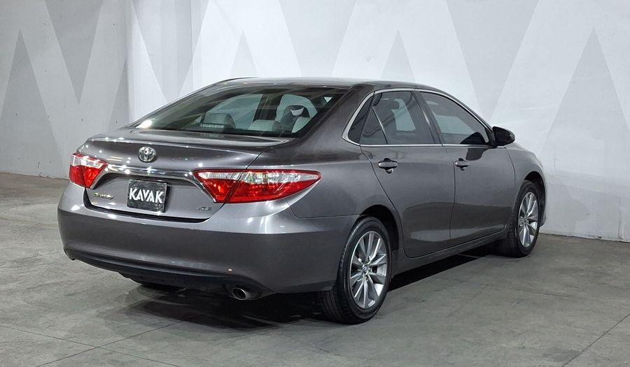 Toyota Camry 2.5 XLE L4 6AT Sedan 2016
